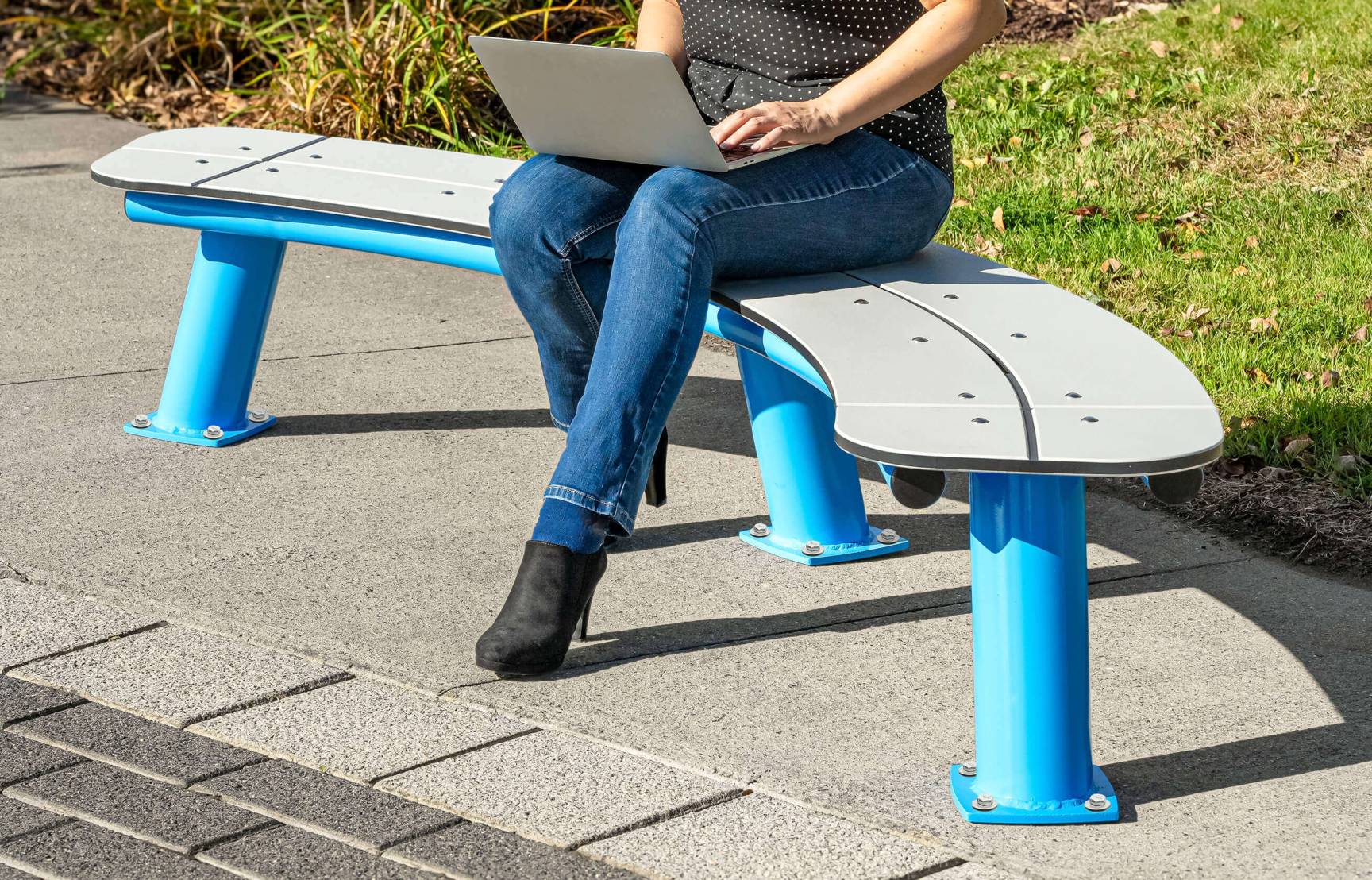 curved-bench-without-back-h-23006