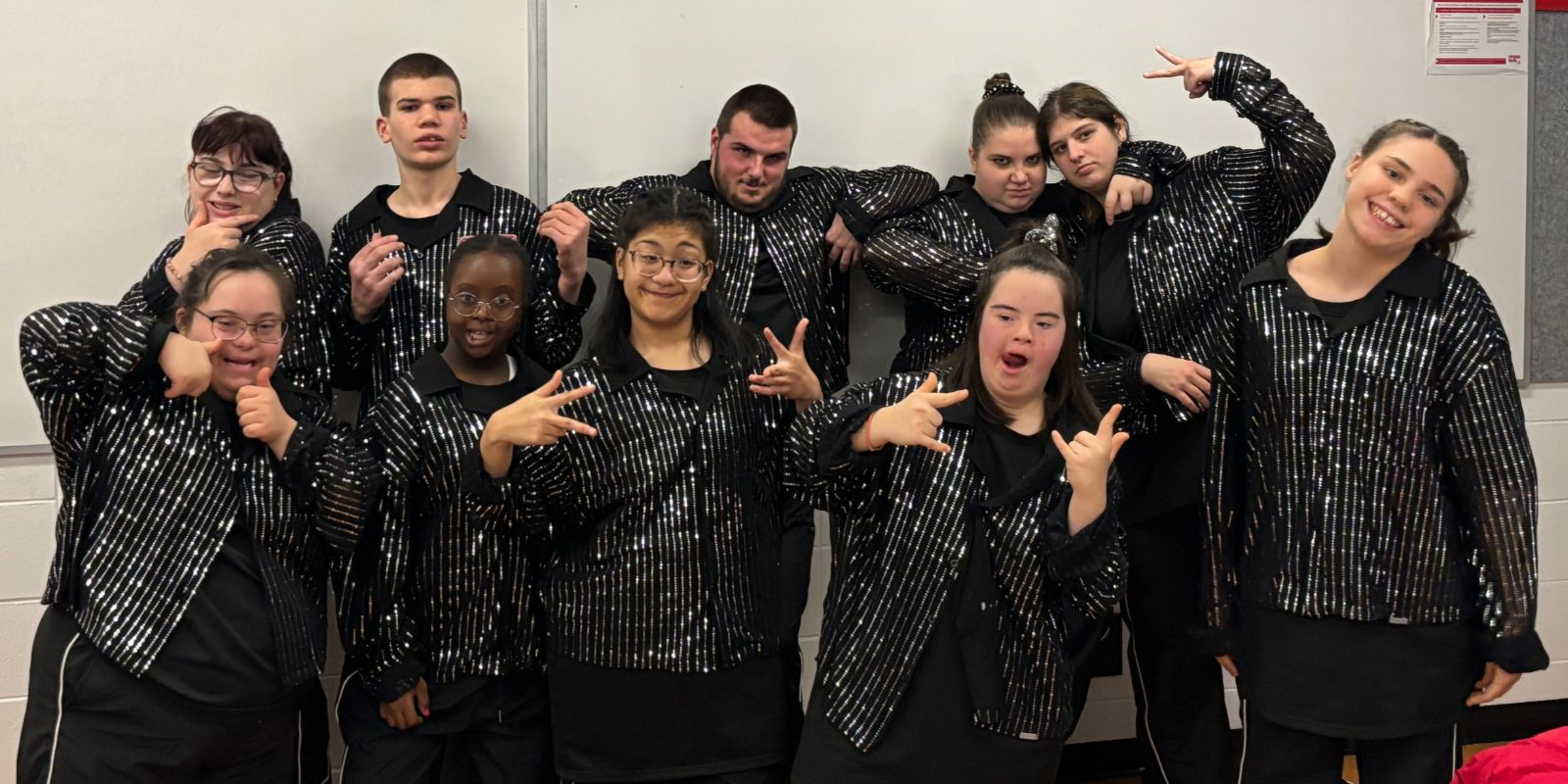 Troupe de danse Awsome du District Mao